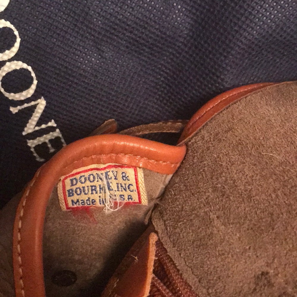 SOLD Vintage Dooney & Bourke crossbody - Picture 8 of 8